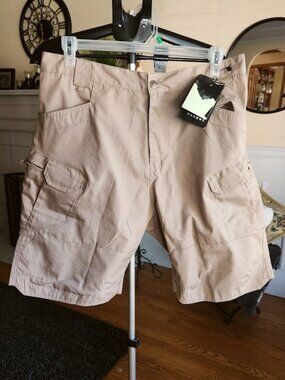 NWT Outdoor Equipment Mens sz XXL  38 - 39 inch waist cargo shorts